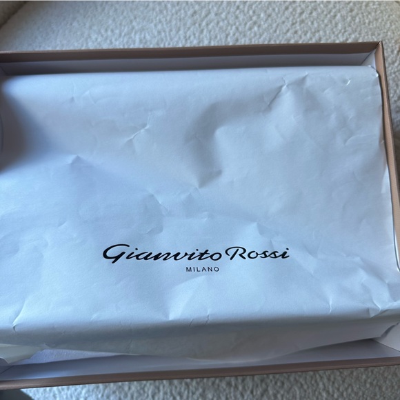 GIANVITO ROSSI Pointed-Toe Ankle-Strap Pumps - Picture 13 of 15